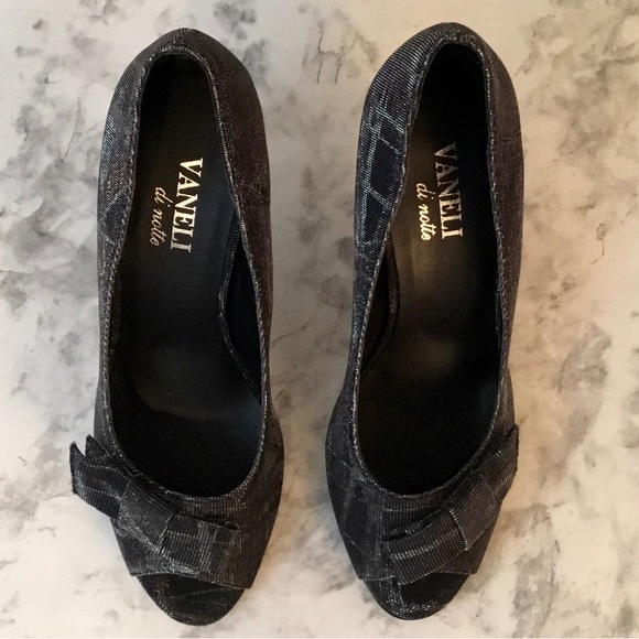 Vaneli di notte ‘Pimba’ Black with Silver Metallic Heeled Pumps - Picture 5 of 11